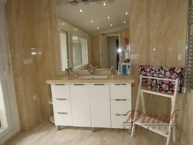 Badezimmer von Dachboden zum Verkauf in Altea mit Klimaanlage, Heizung und Terrasse