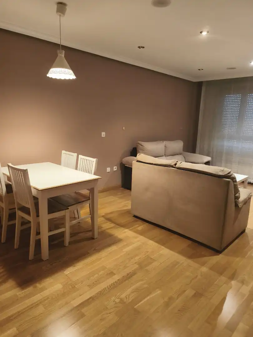 Living room of Flat for rent in Cuenca  with Air Conditioner, Heating and Parquet flooring