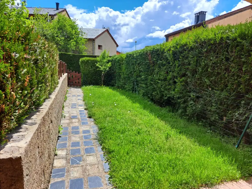 Einfamilien-Reihenhaus zur Miete in N-152, 171, Puigcerdà