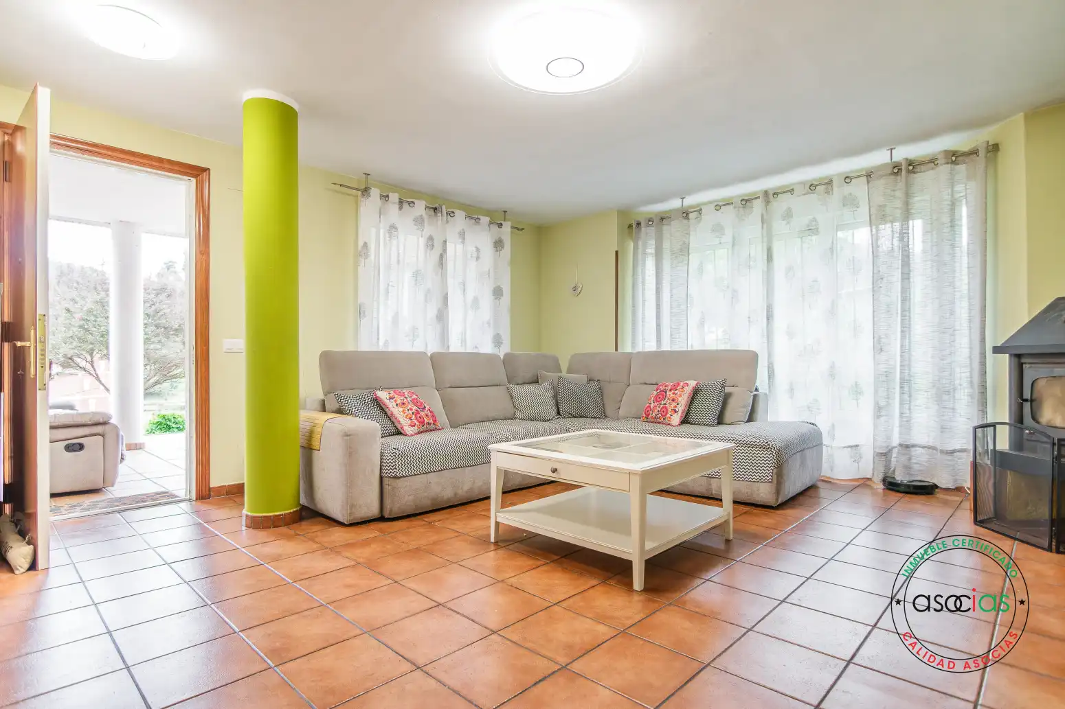 Sala d'estar de Casa o xalet en venda en Soto del Barco amb Calefacció, Jardí privat i Terrassa