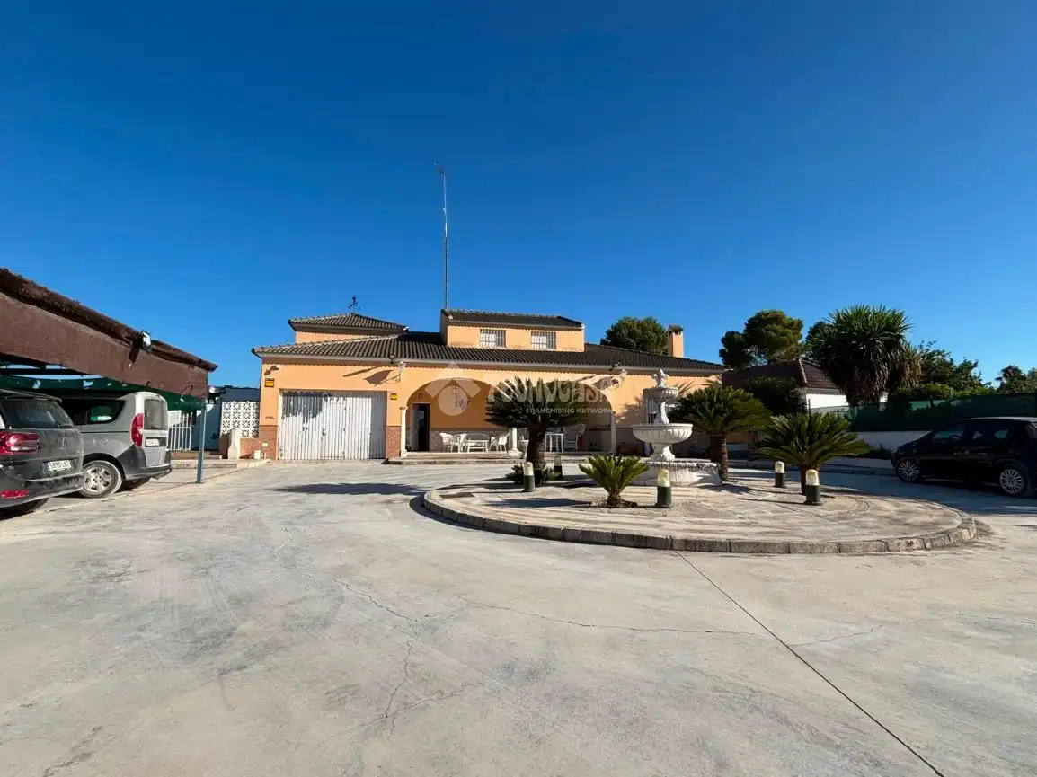 Casa rústica amb piscina en venda a LAS MONJAS