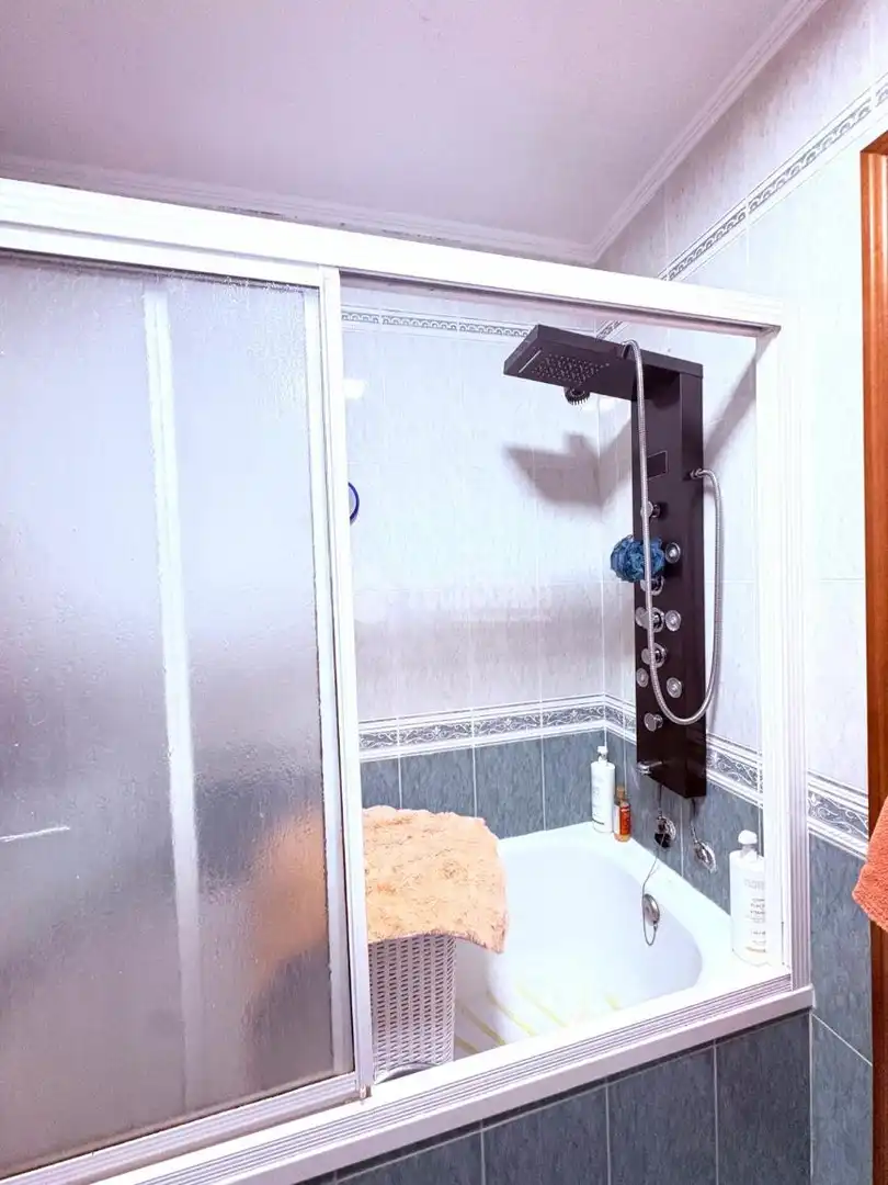 Bathroom of Flat for sale in Fuenlabrada  with Air Conditioner and Heating