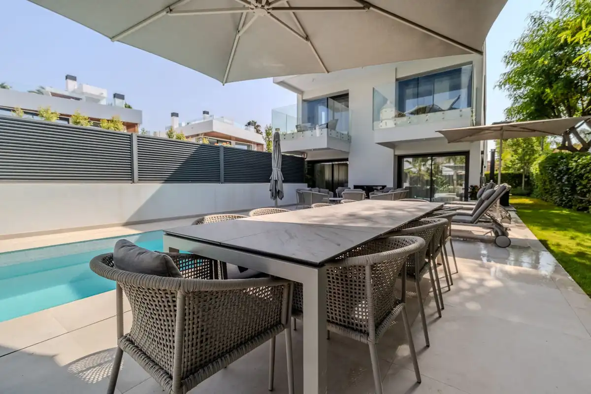 Terrasse von Haus oder Chalet zum Verkauf in Marbella mit Klimaanlage, Privatgarten und Terrasse