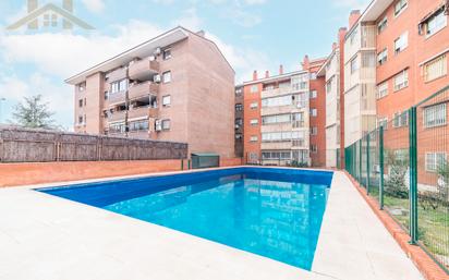 Swimming pool of Flat for sale in Alcobendas  with Air Conditioner, Heating and Parquet flooring