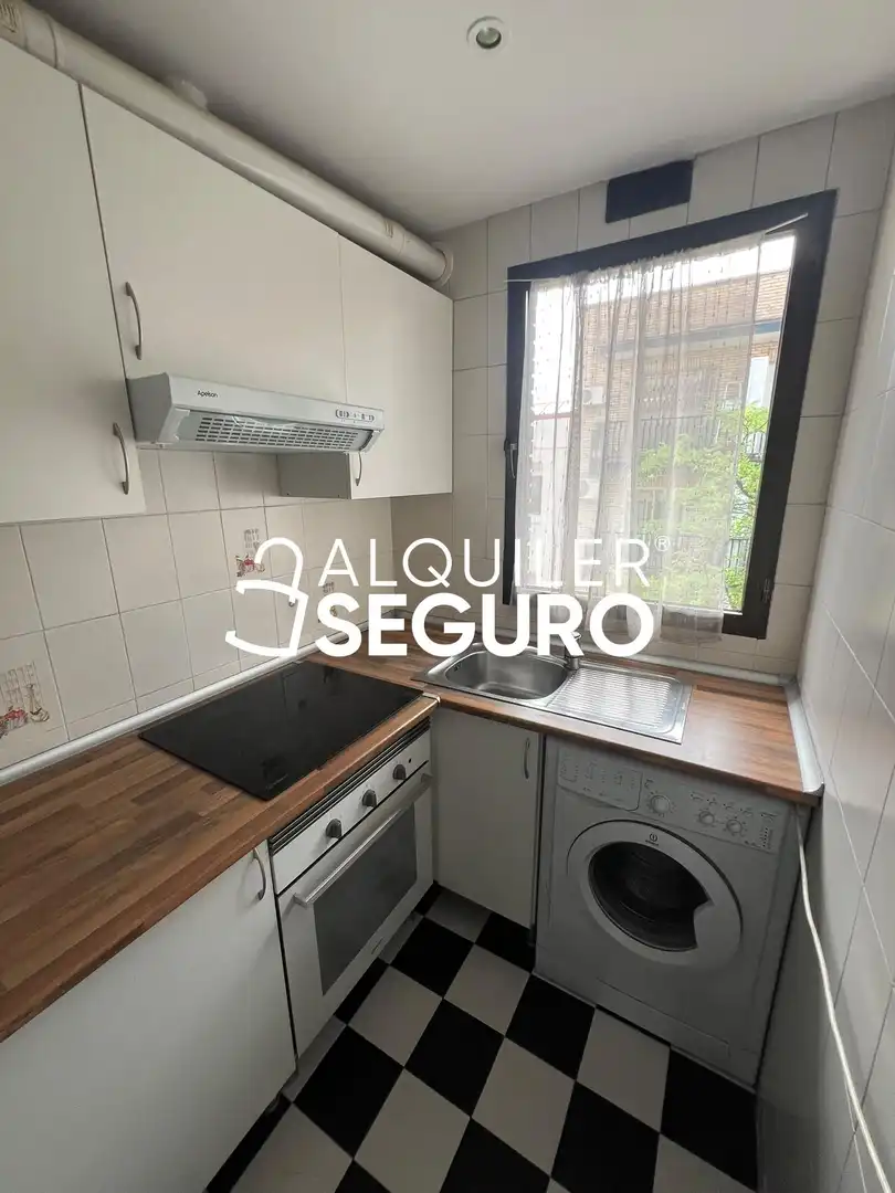 Kitchen of Flat for rent in Madrid  with Air Conditioner and Heating