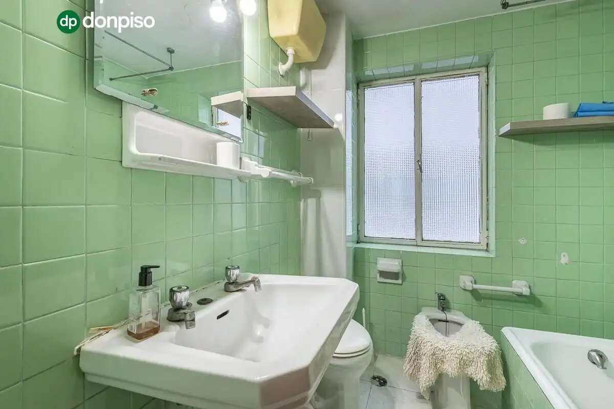 Badezimmer von Wohnung zum Verkauf in Granada