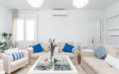 Living room of Flat for sale in  Barcelona Capital  with Air Conditioner, Heating and Balcony