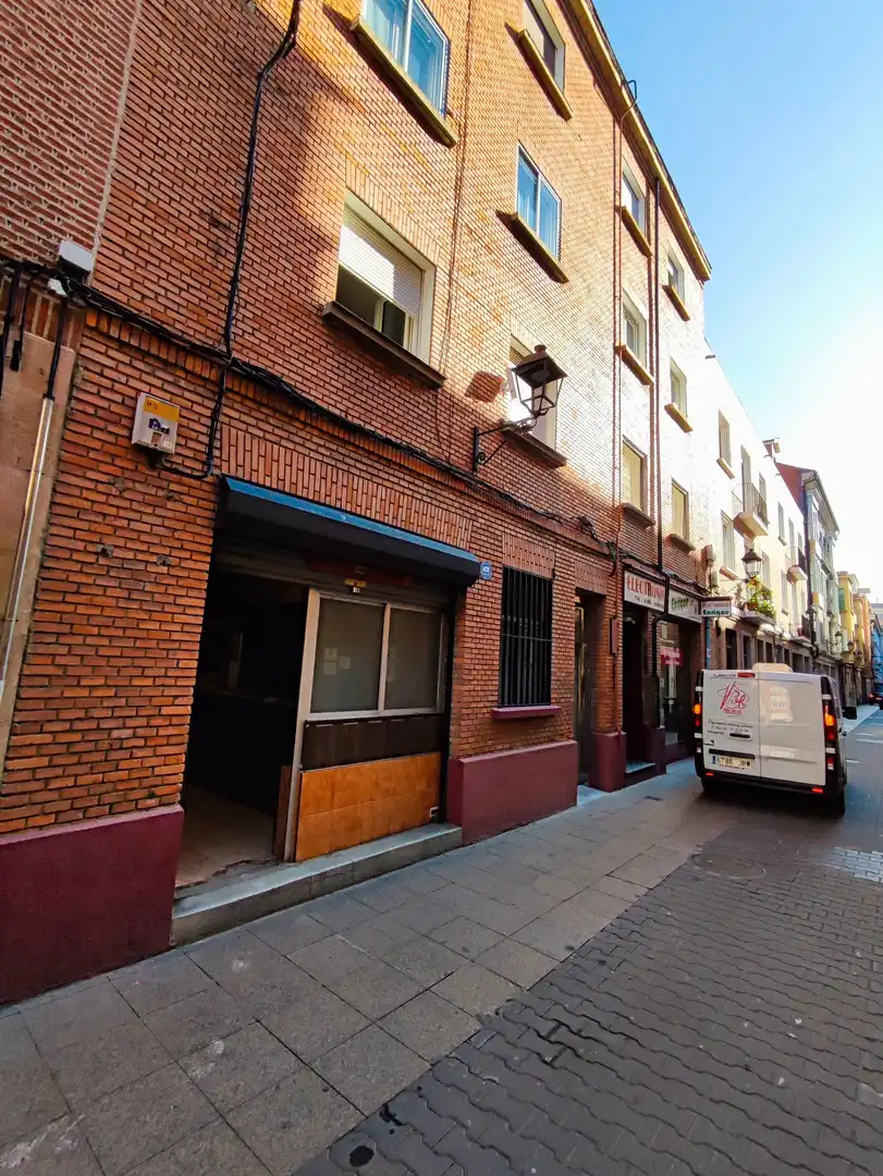 Vista exterior de Local en venta en Palencia