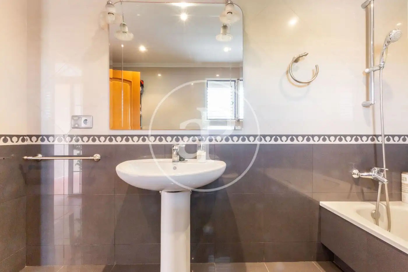 Bathroom of Houses for sale in Sagunto / Sagunt  with Air Conditioner, Heating and Private garden