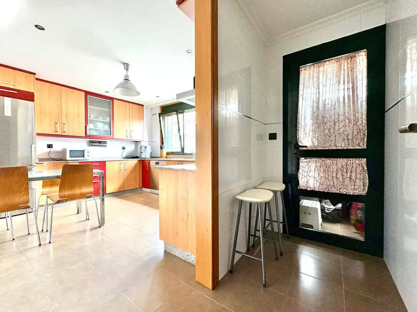 Küche von Maisonette zum Verkauf in Santiago de Compostela  mit Heizung, Parkett und Abstellraum