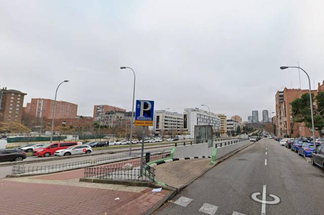 Garaje en Venta en Calle C/ Valle de Mena en Valdezarza