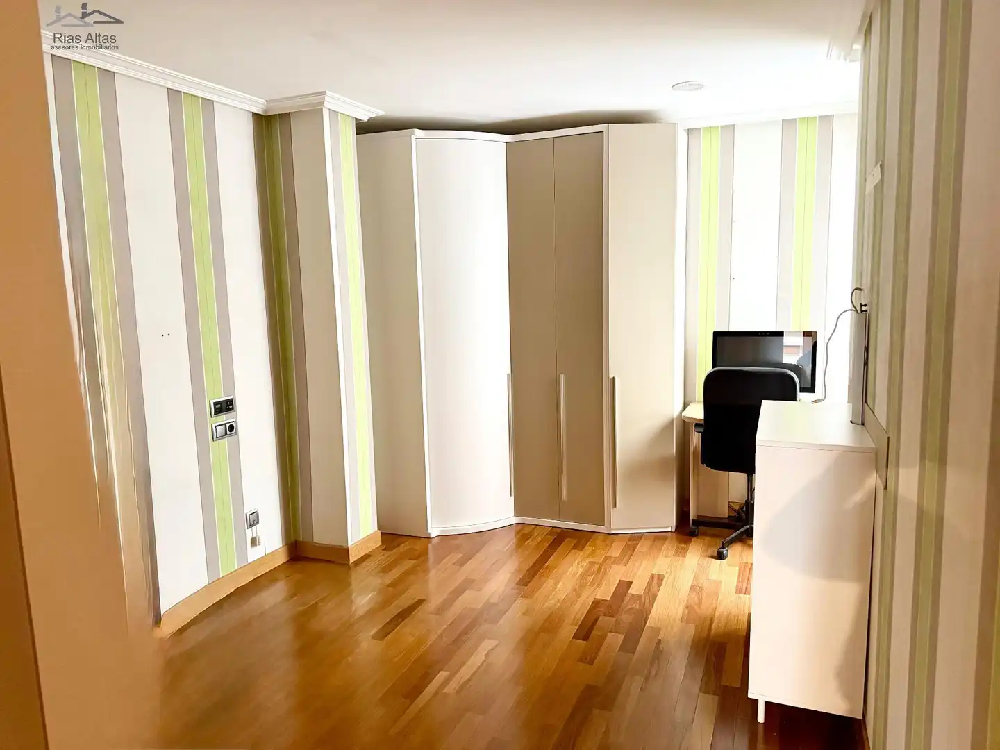 Piso en venta en Calle VOLUNTARIADO, Ciudad Vieja