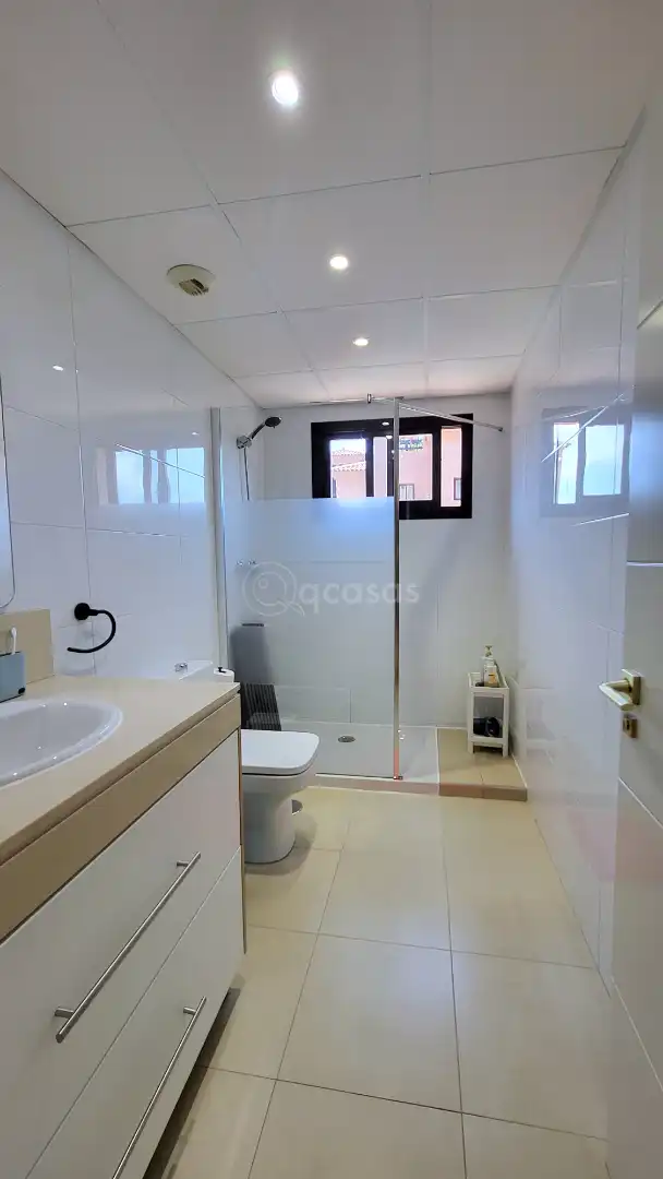 Bathroom of Flat for sale in Benalmádena  with Air Conditioner, Terrace and Furnished