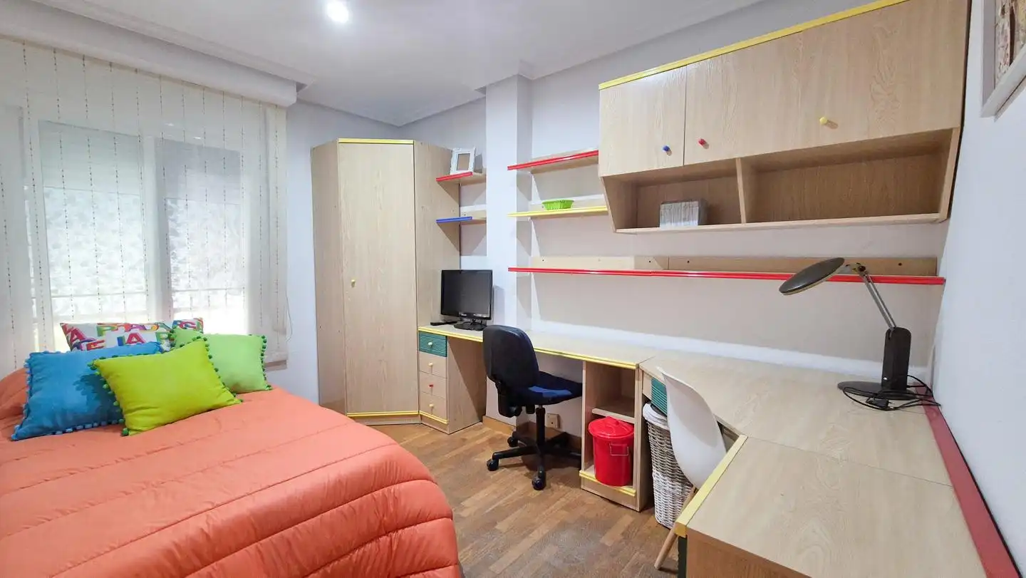 Flat for rent in Plaza Crevillente - Antiguos Juzgados - El Asilo