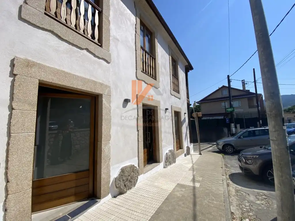 Vista exterior de Casa o xalet en venda en Boqueixón amb Traster, Moblat i Forn