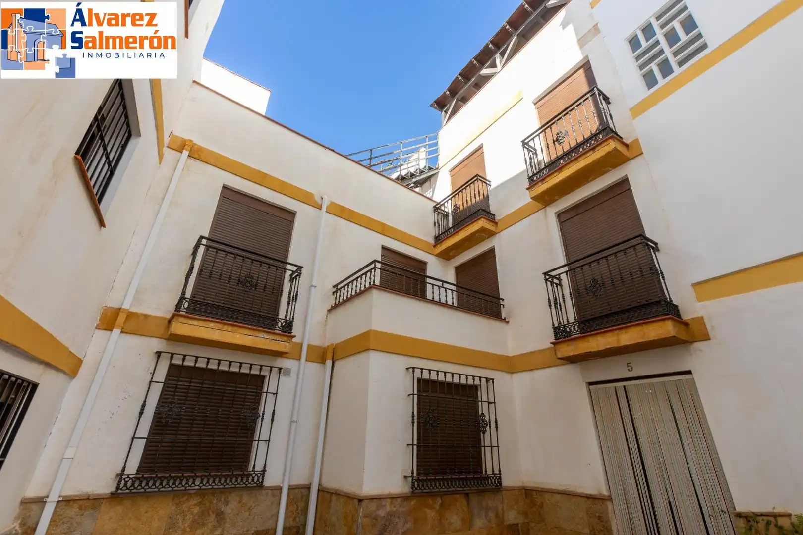 Casa amb terrassa en venda a Calle SANTA ISABEL