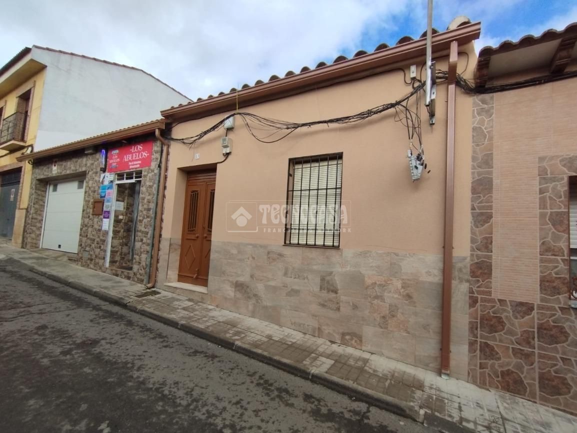 Exterior view of Single-family semi-detached for sale in Puertollano  with Private garden and Terrace