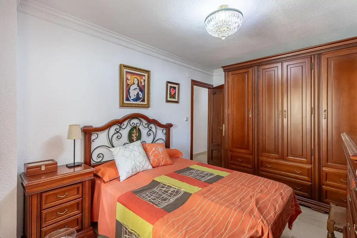 Dormitori de Pis en venda en Granada amb Aire condicionat, Terrassa i Forn