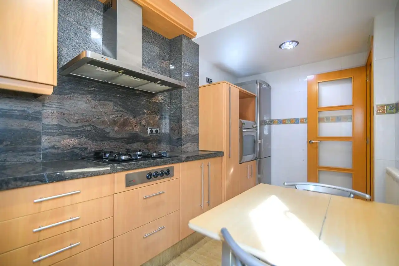 Cuina de Casa o xalet en venda en Manresa amb Calefacció, Terrassa i Traster