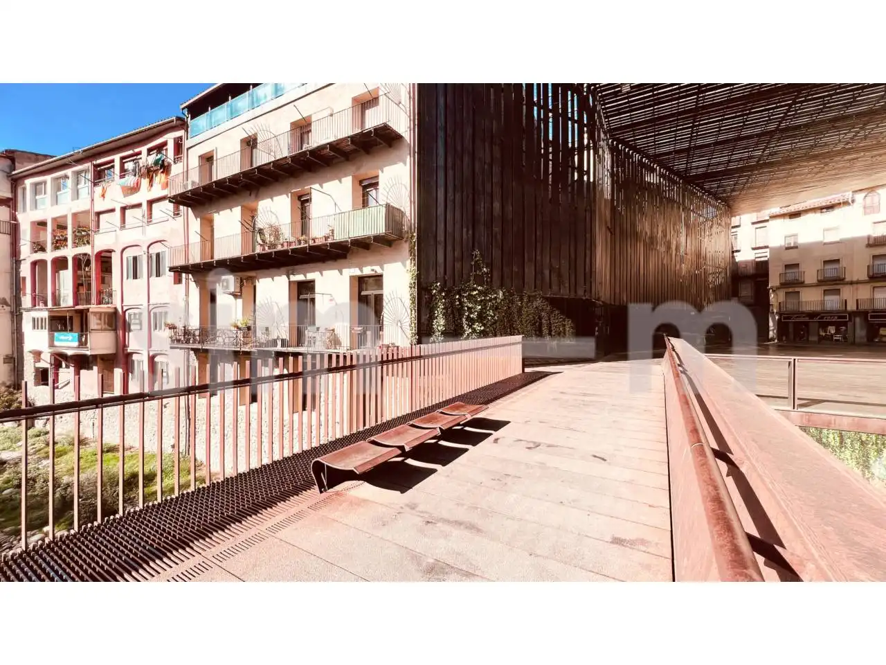 Außenansicht von Gebäude zum Verkauf in Ripoll