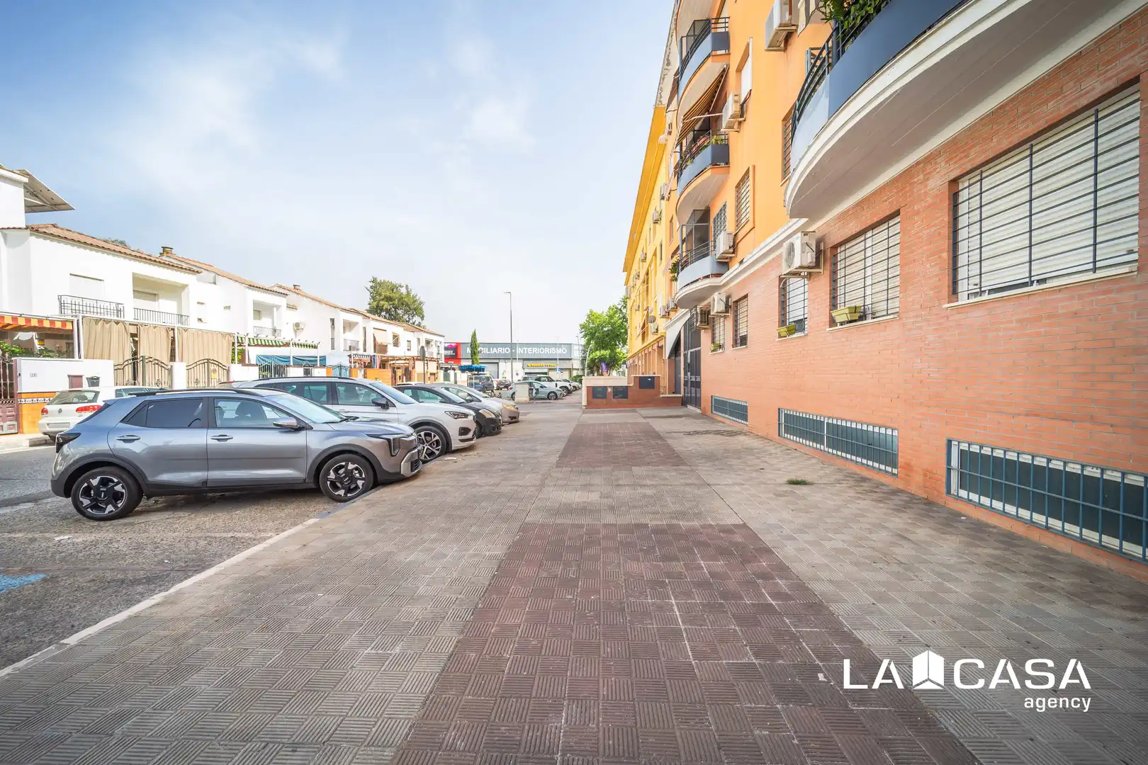 Parking de Piso en venta en Dos Hermanas con Aire acondicionado, Trastero y Piscina