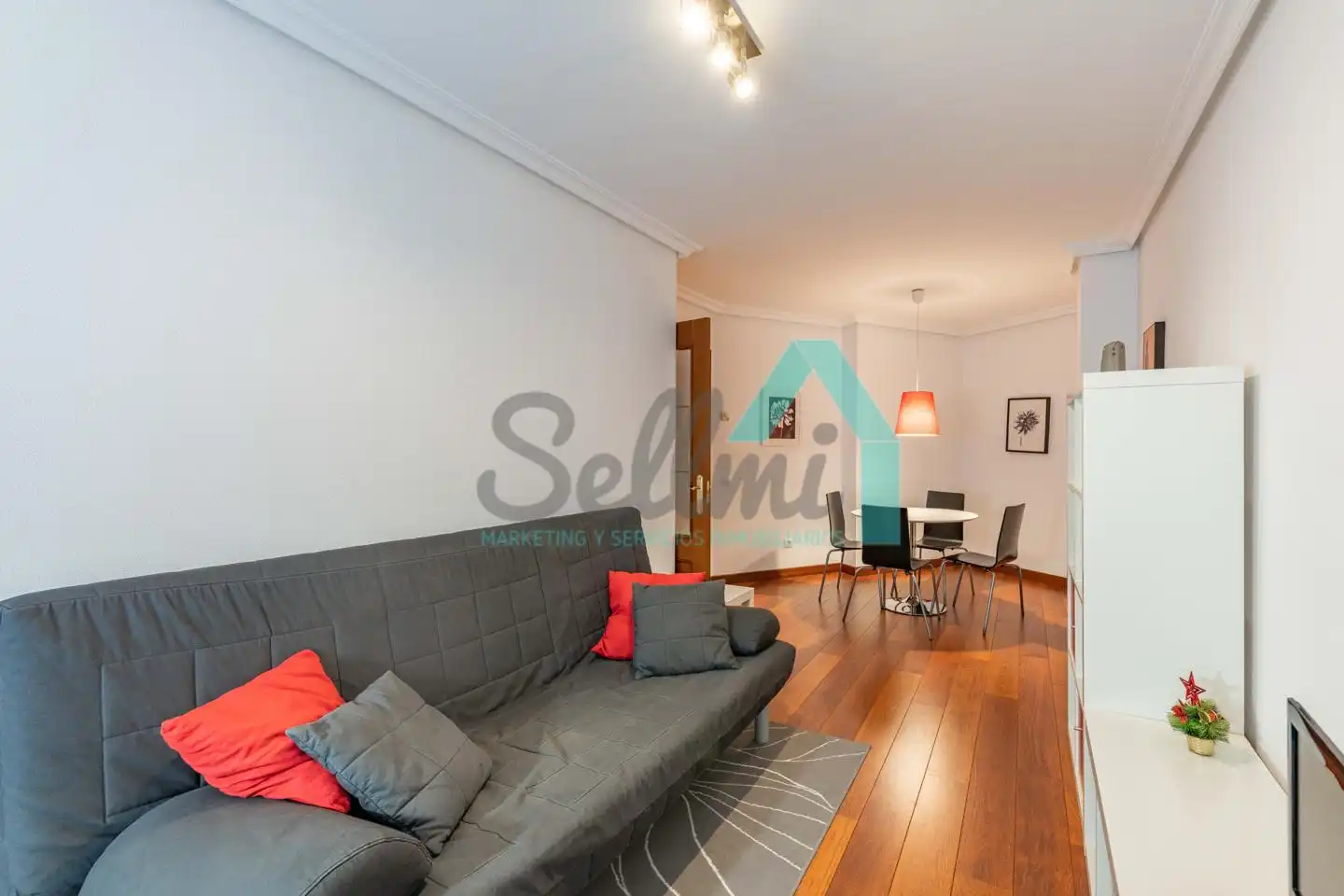Sala de estar de Piso en venta en Oviedo  con Calefacción y Parquet
