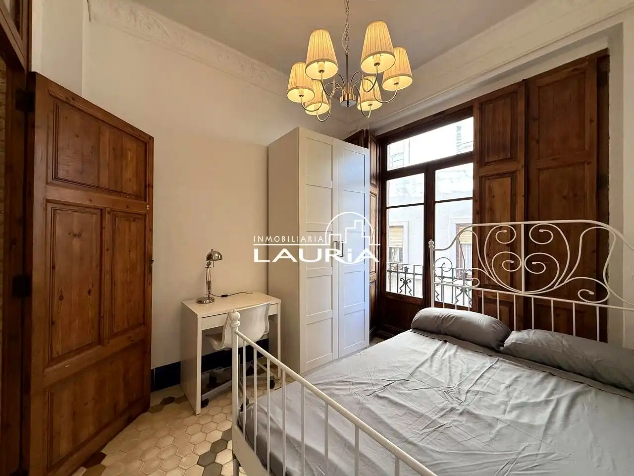 Schlafzimmer von Wohnung zur Miete in Valencia mit Klimaanlage, Terrasse und Möbliert