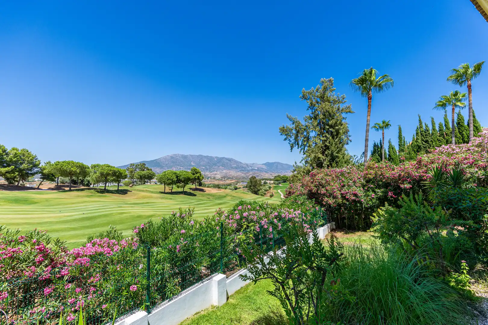 Vista exterior de Casa o chalet en venta en Mijas con Aire acondicionado, Jardín privado y Terraza