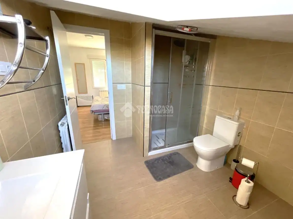 Baño de Casa adosada en venta en Villalbilla con Jardín privado y Terraza
