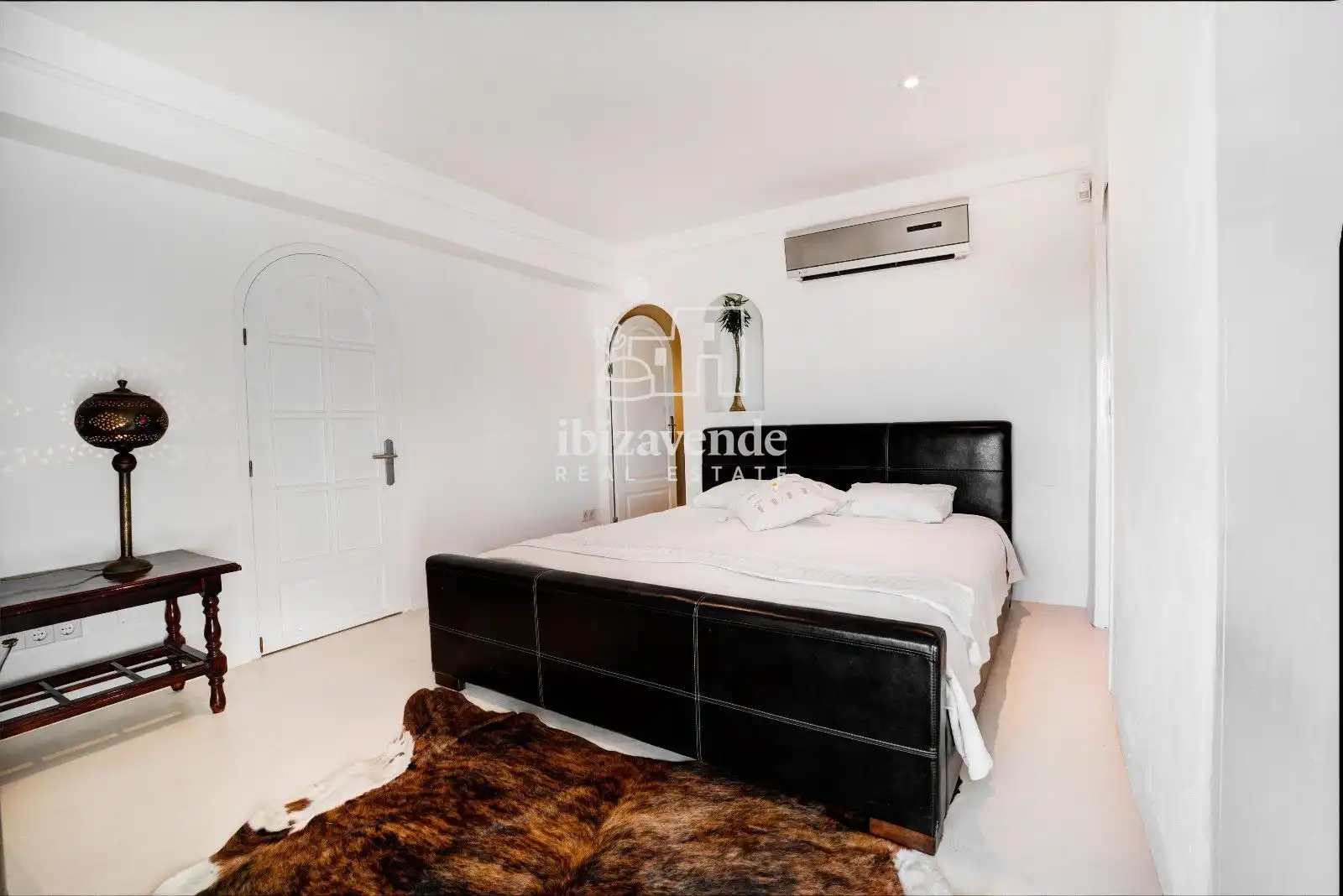 Bedroom of Houses for sale in Santa Eulària des Riu  with Air Conditioner, Private garden and Terrace