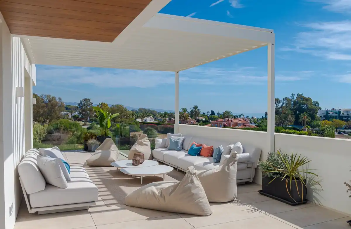 Terrasse von Dachboden zum Verkauf in Marbella mit Klimaanlage, Terrasse und Abstellraum
