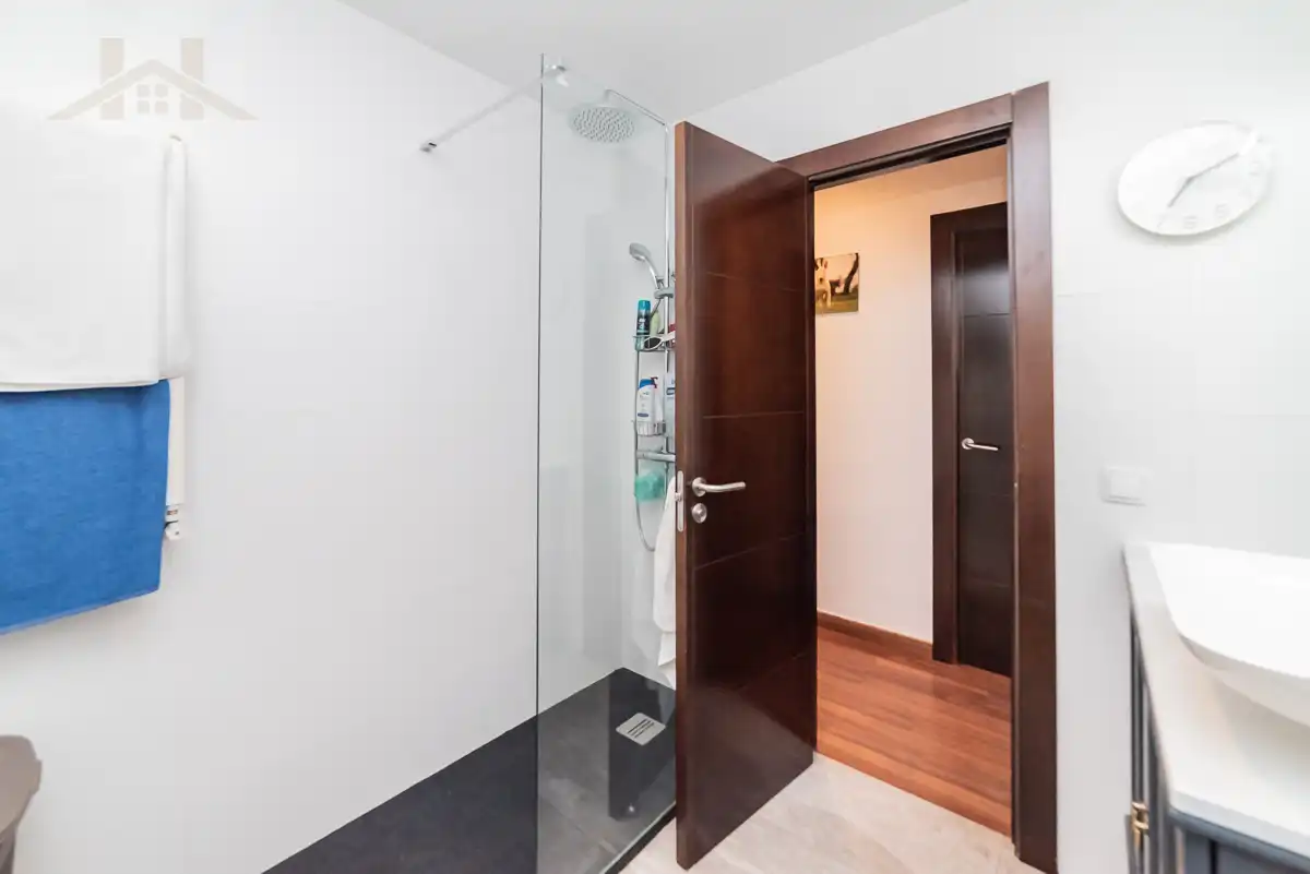 Badezimmer von Wohnung zum Verkauf in Fuenlabrada mit Klimaanlage, Heizung und Möbliert