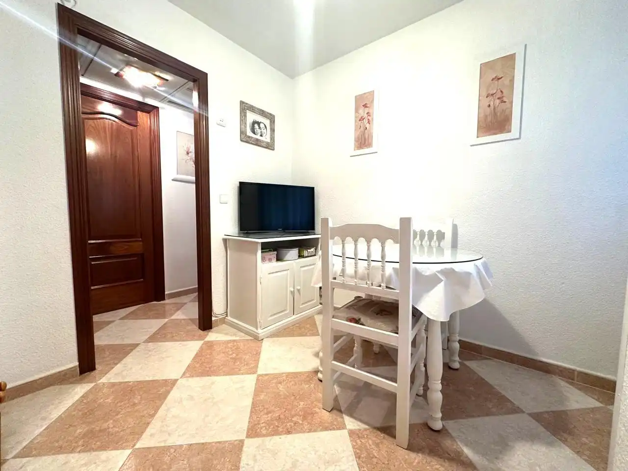 Sala d'estar de Pis en venda en Torrejón de Ardoz amb Calefacció, Terrassa i Piscina comunitària