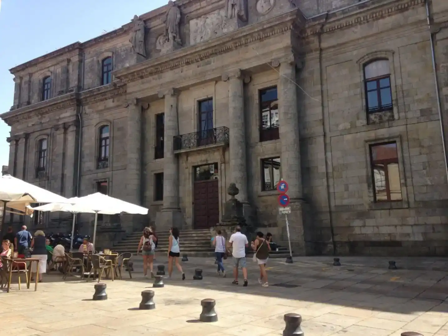 Vista exterior de Casa adosada en venda en Santiago de Compostela  amb Piscina i Balcó