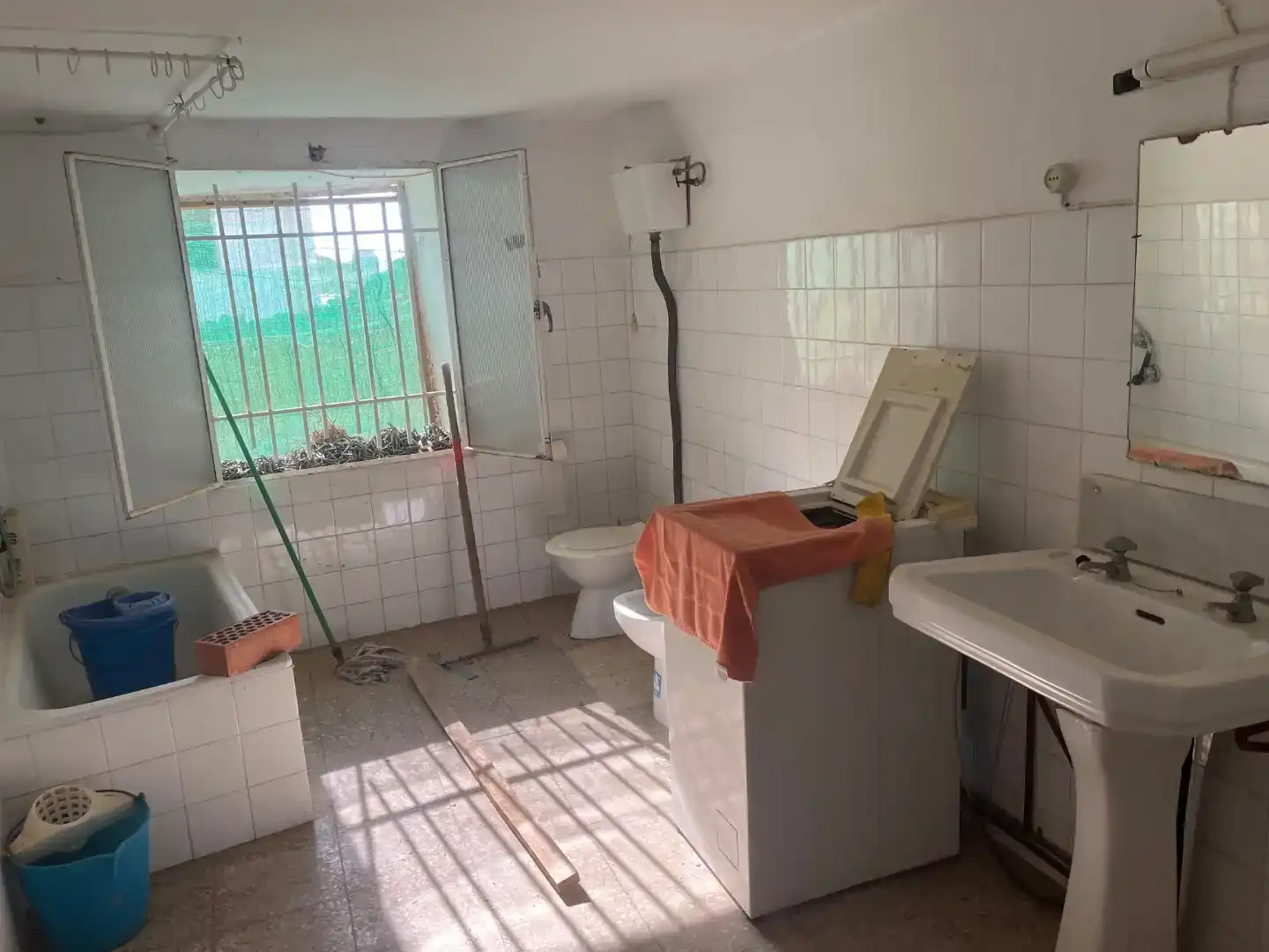 Bany de Casa adosada en venda en Alpuente amb Balcó
