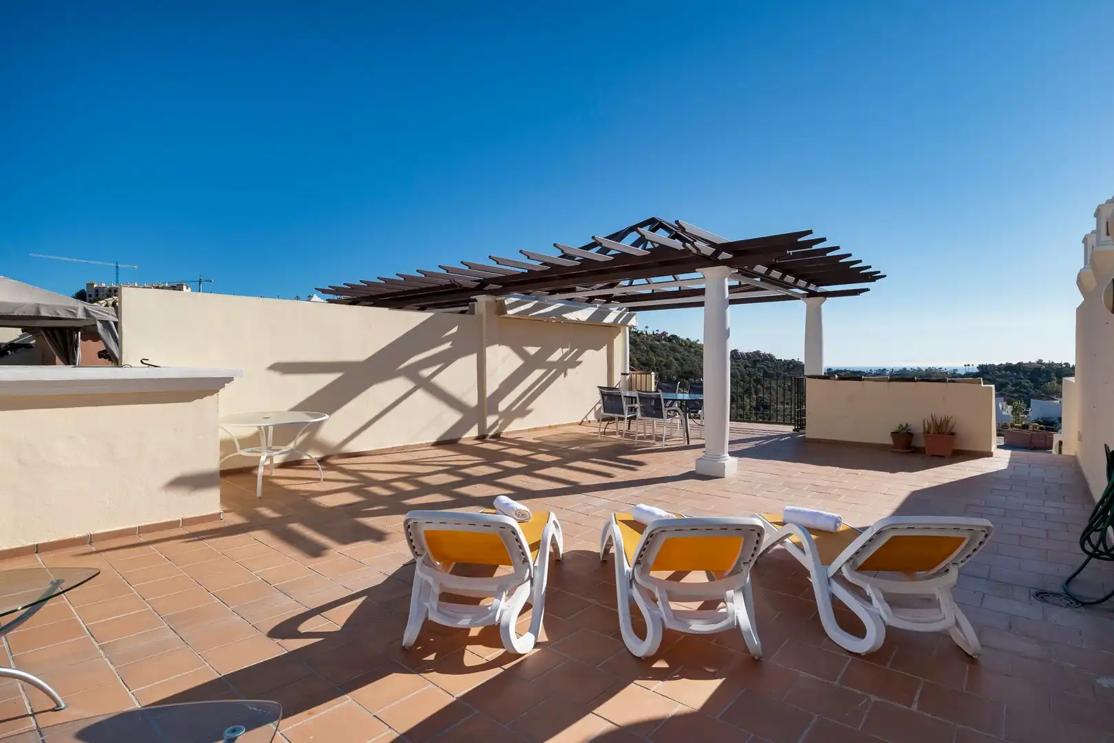 Terrasse von Maisonette zur Miete in Benahavís mit Klimaanlage, Heizung und Privatgarten