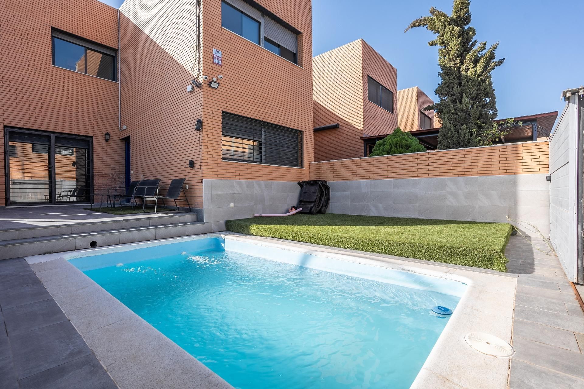 Casa adosada en venta