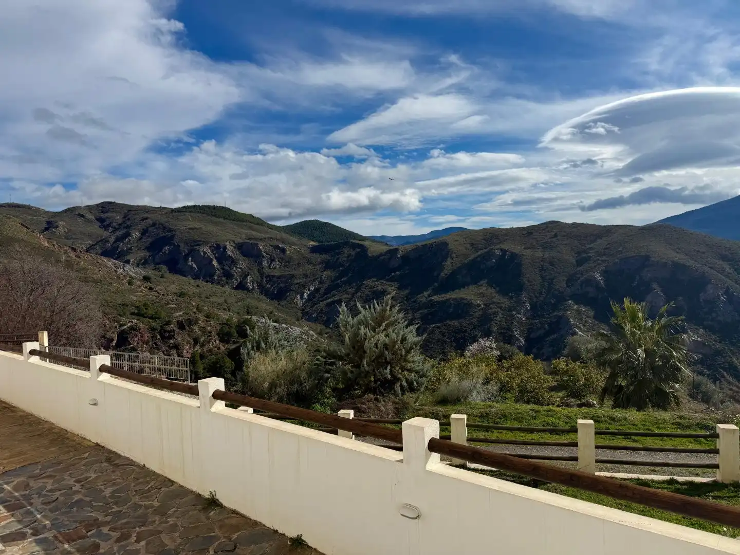 Vista exterior de Piso en venta en Carataunas con Calefacción, Terraza y Piscina comunitaria