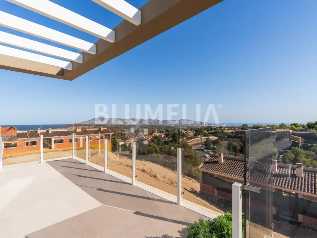Terrassa de Casa o xalet en venda en La Nucia amb Aire condicionat, Calefacció i Jardí privat