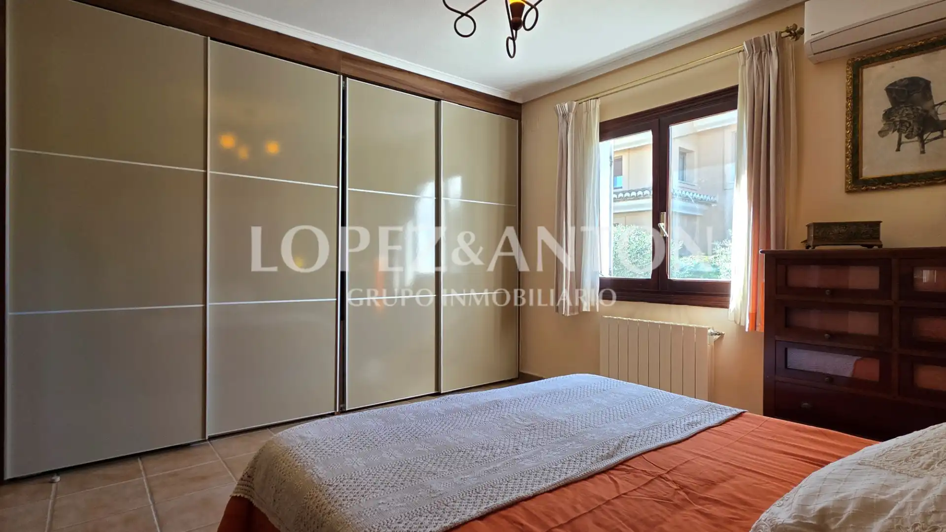 Bedroom of Houses for sale in L'Eliana  with Air Conditioner, Heating and Private garden