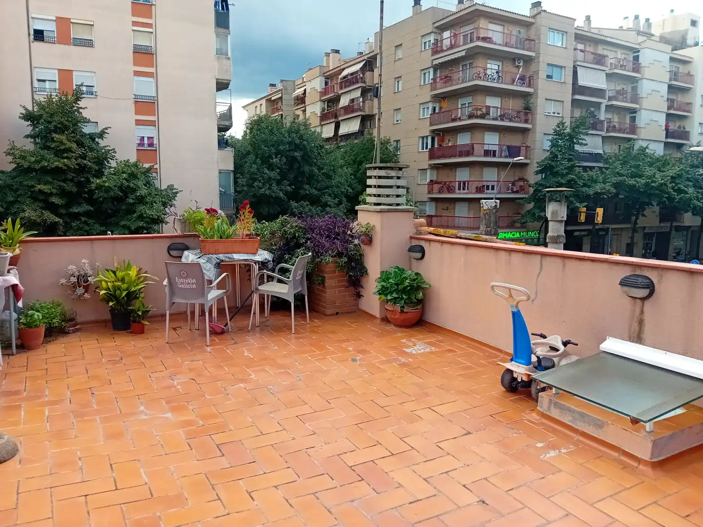 Terraza de Local en venta en Salt con Calefacción, Terraza y Amueblado