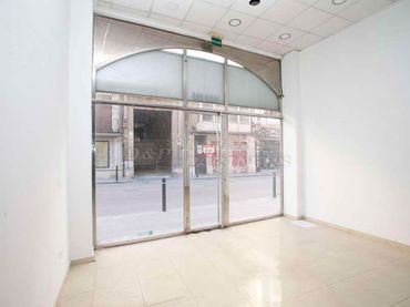 Local comercial de lloguer a Alfonso XIII