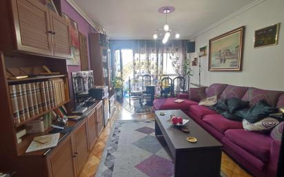 Sala d'estar de Pis en venda en Vigo  amb Calefacció, Traster i Balcó