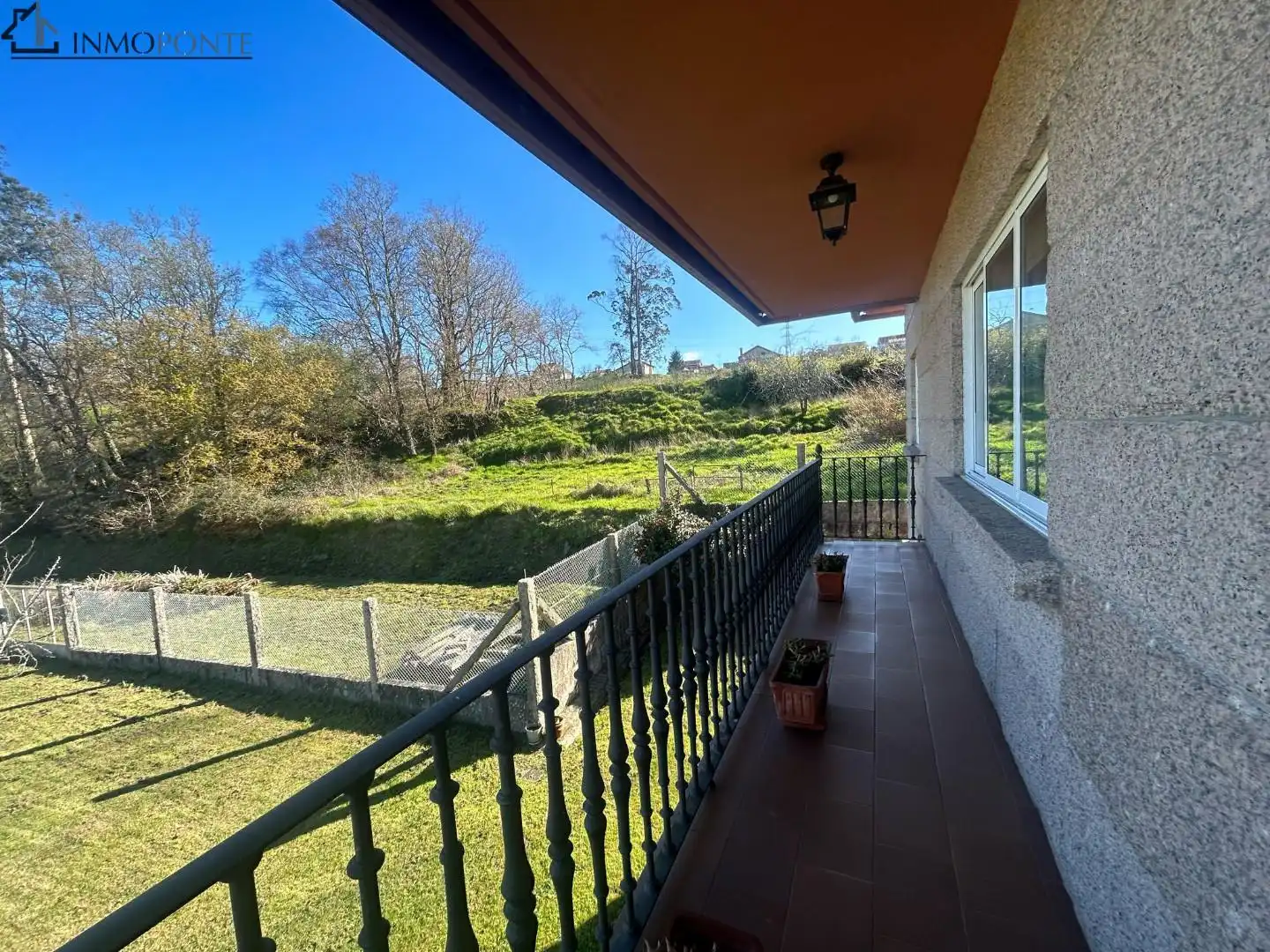 Vista exterior de Casa o xalet en venda en Pontevedra Capital  amb Calefacció, Jardí privat i Terrassa