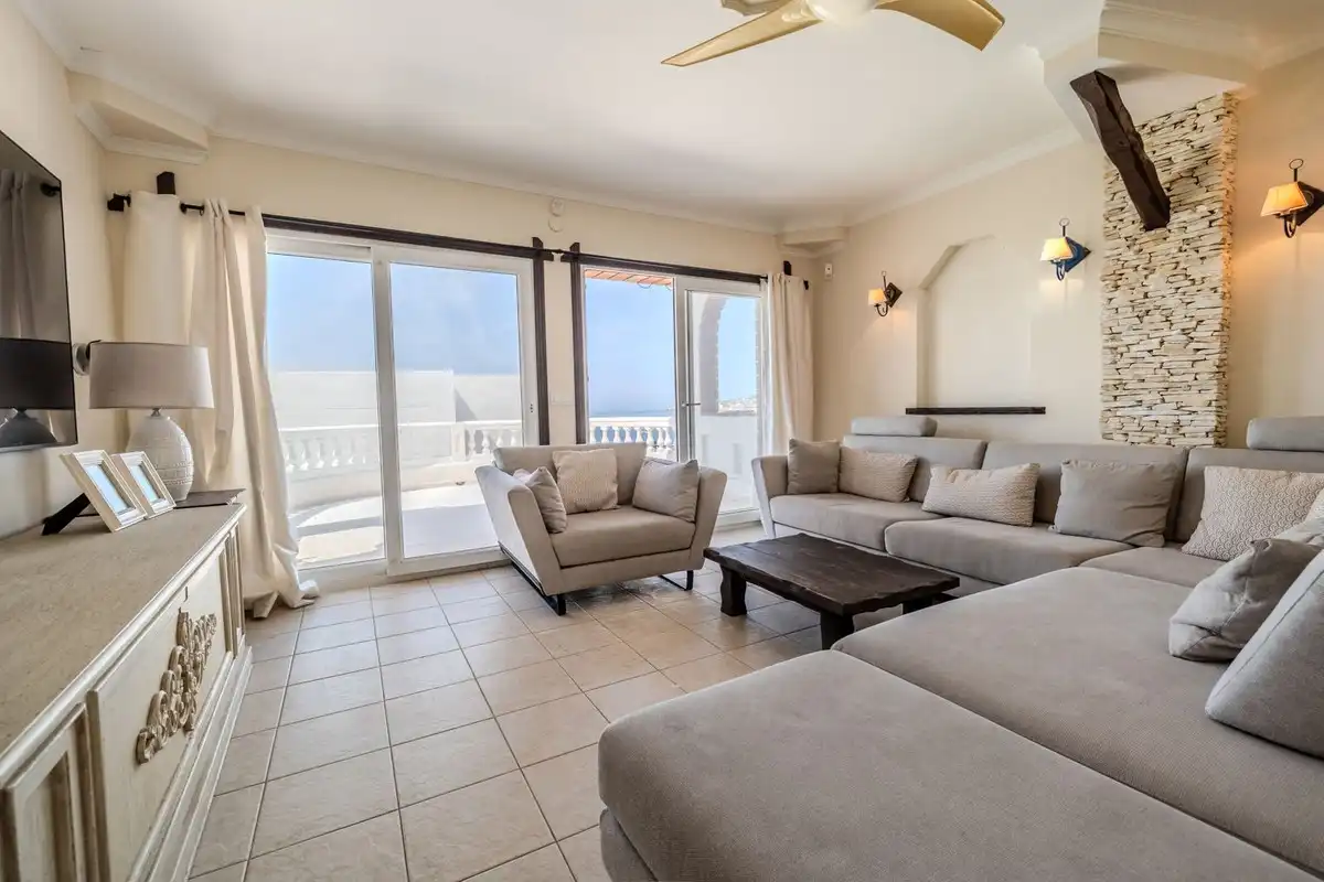 Sala d'estar de Casa o xalet en venda en Mijas amb Aire condicionat, Jardí privat i Terrassa