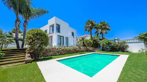 Villa de estilo moderno, reformada y lista para entrar a vivir