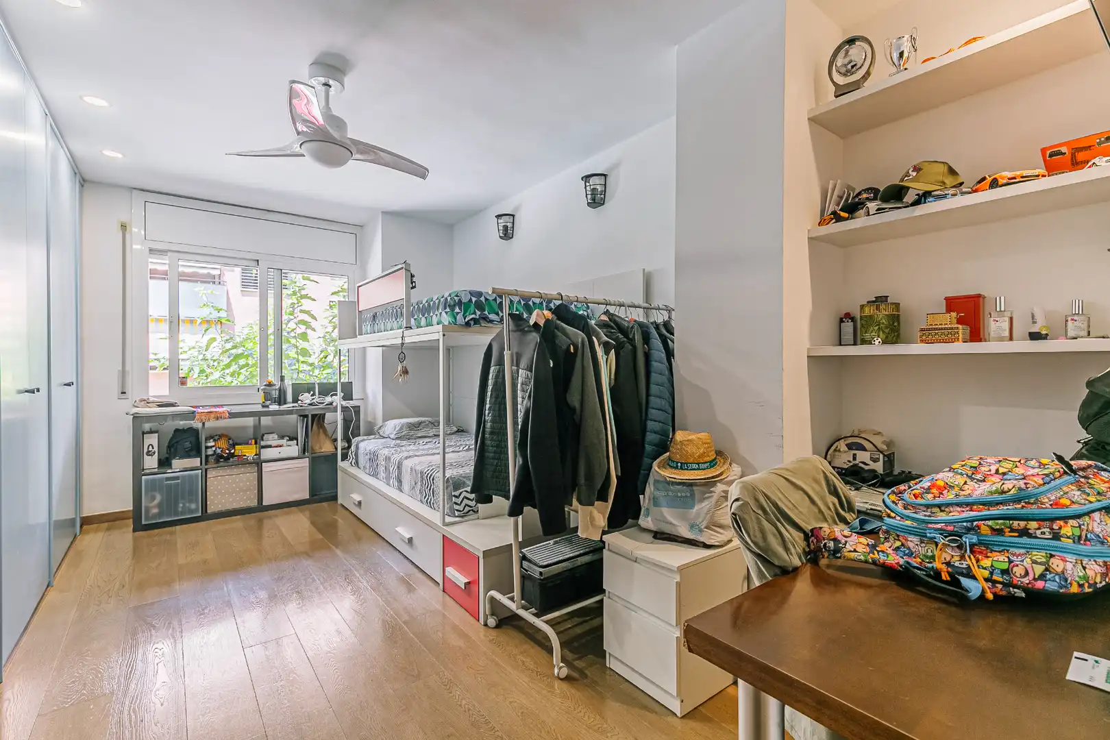 Habitación de Dúplex en venta en Sant Feliu de Llobregat con Aire acondicionado, Terraza y Piscina comunitaria