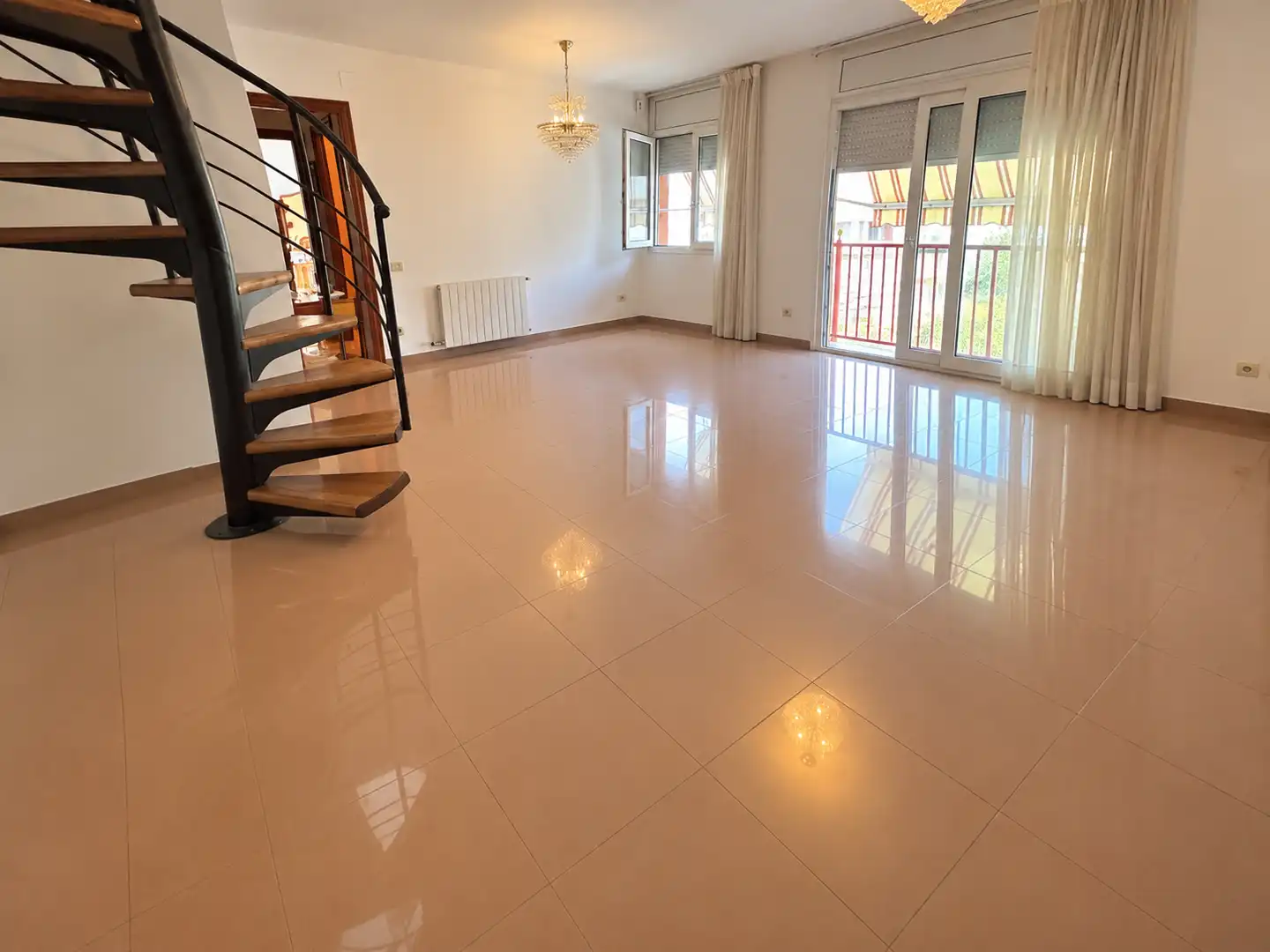 Sala de estar de Piso de alquiler en El Masnou con Aire acondicionado, Calefacción y Amueblado