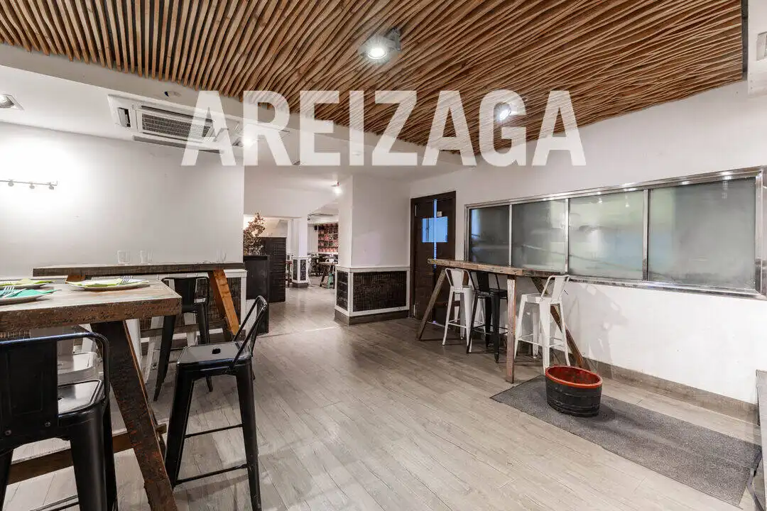 Local de lloguer en Donostia - San Sebastián  amb Moblat