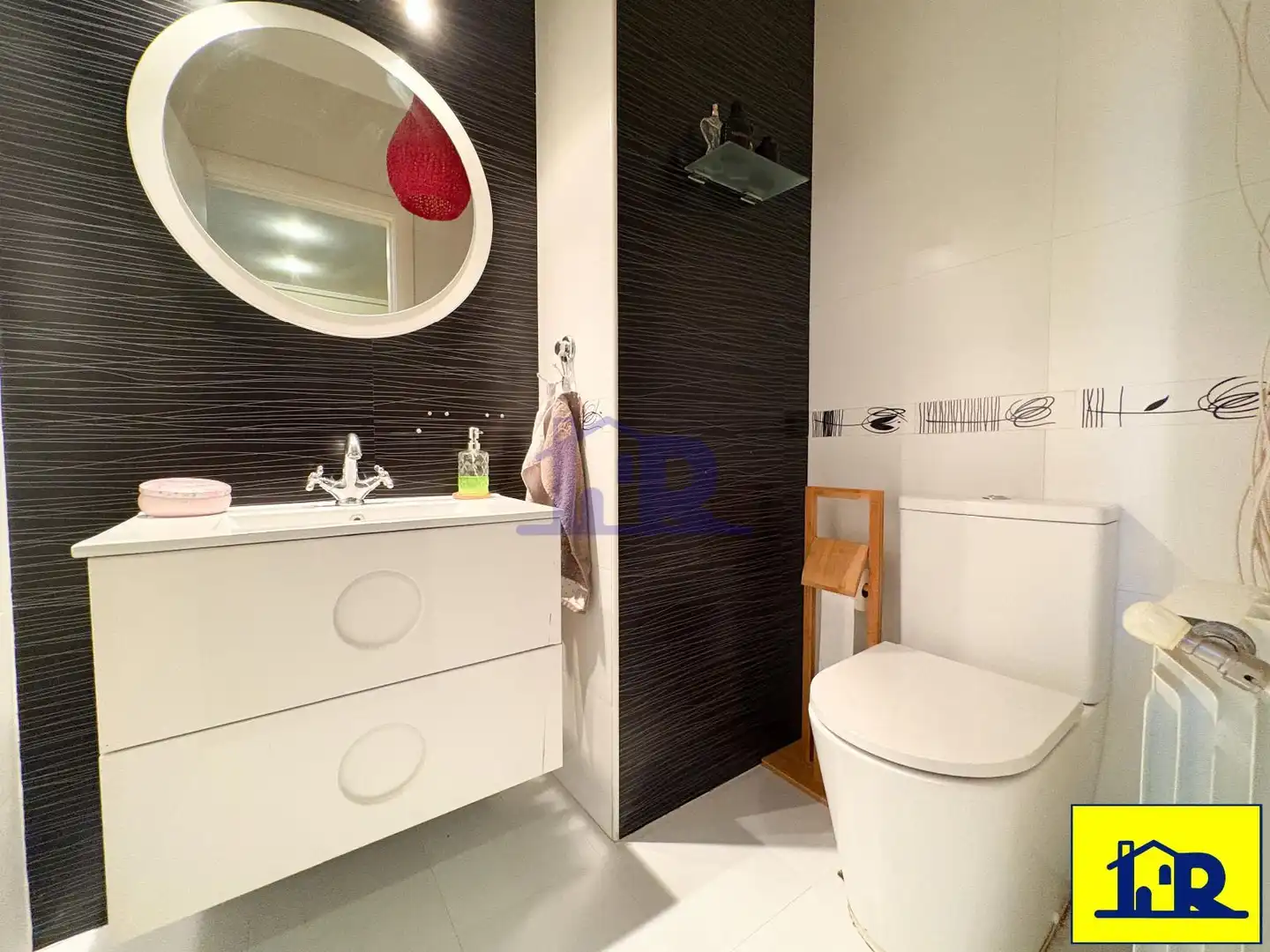 Bathroom of Detached homes for sale in Cuenca  with Air Conditioner, Heating and Swimming Pool
